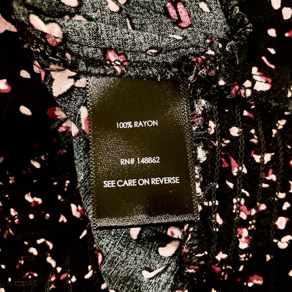 Torrid Black Leopard Heart Challis Twist Front Crop Blouse, Size 00 - Picture 10 of 11